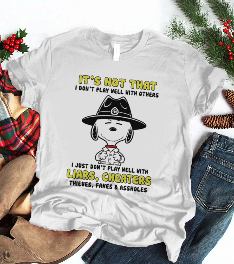 Snoopy It's Not That I Don't Play Well With Others Just Don't Play Well With Liars Cheaters Thieves Fakes & Assholes T-Shirt
