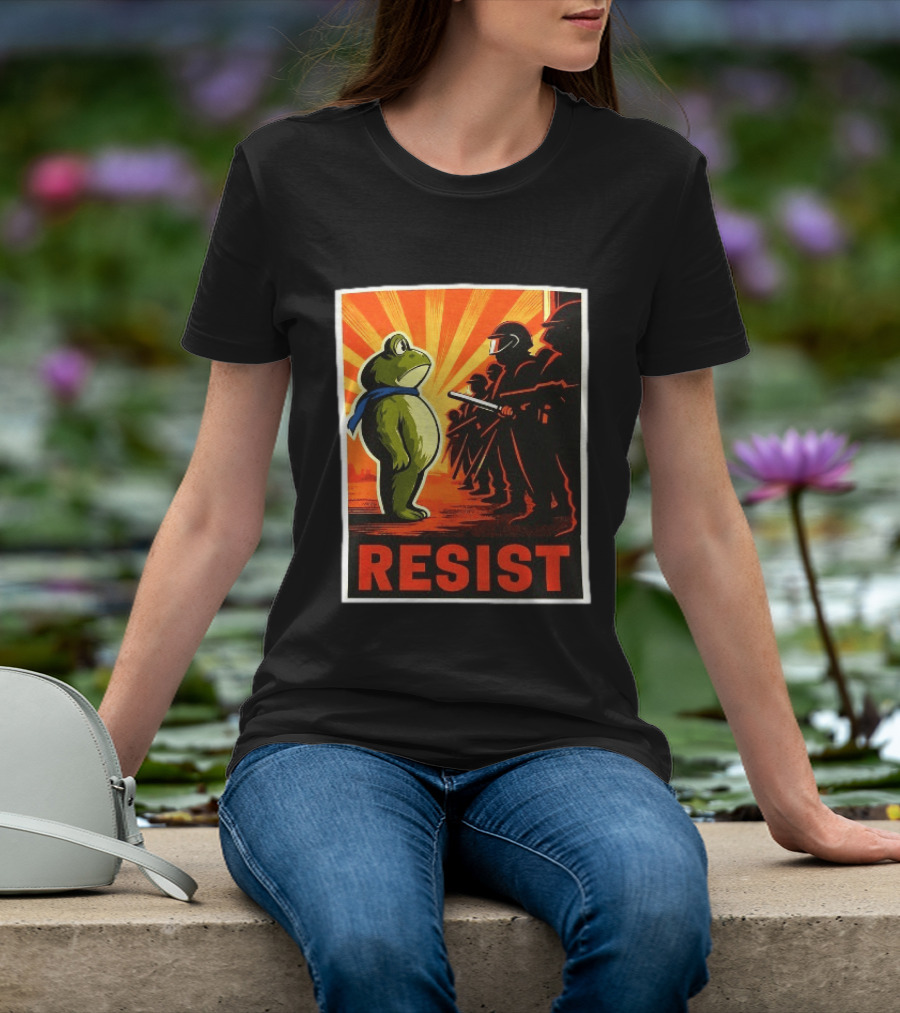 Resist Portland Frog 2025 Anti Fascism Protest Art With Frog And Riot Police T-Shirt