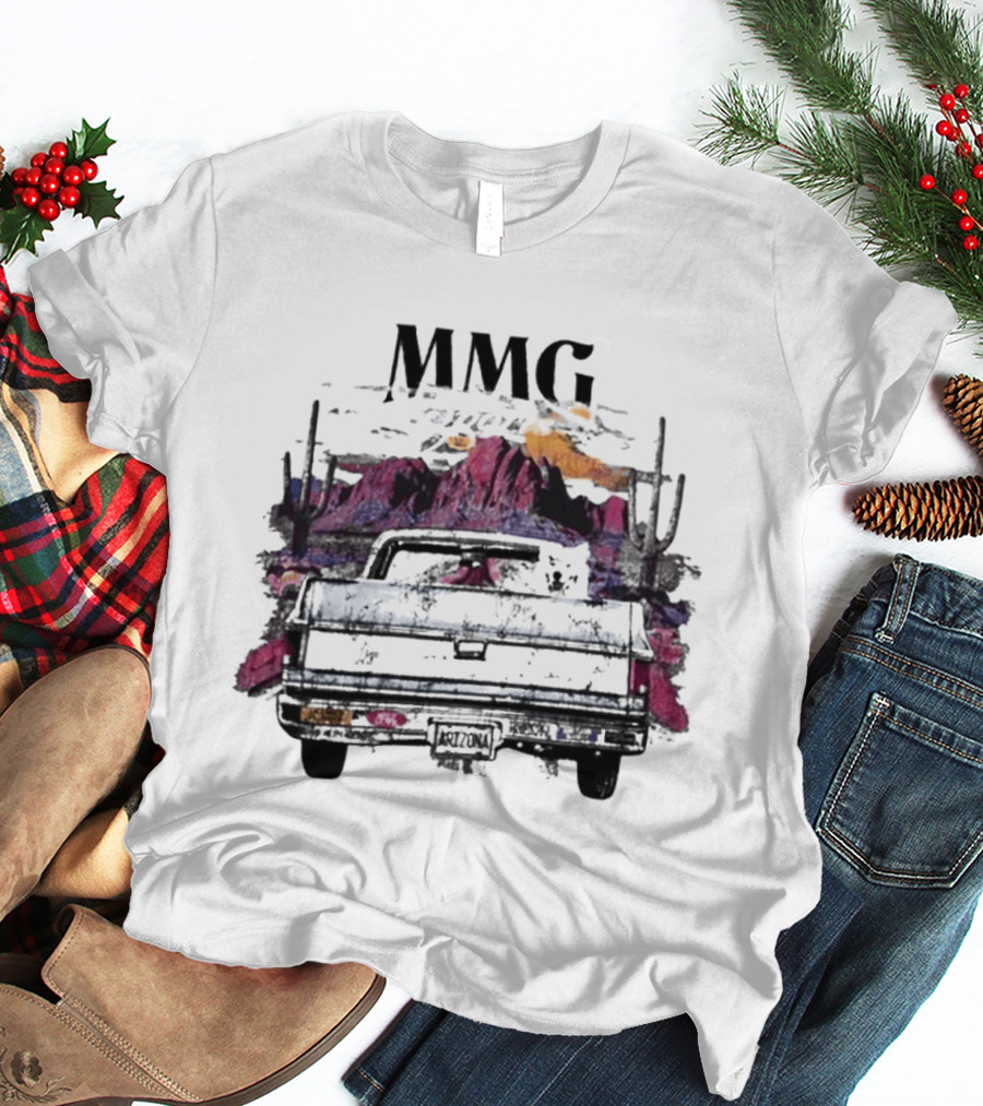 MMG Luna Vintage Car Desert Sunset Scene T-Shirt