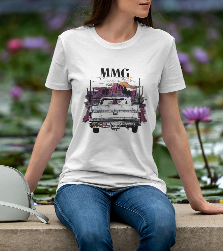 MMG Luna Vintage Car Desert Sunset Scene T-Shirt