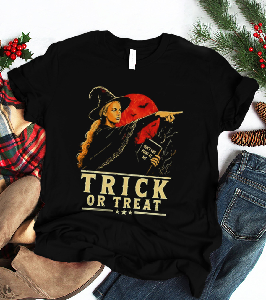 Witch Pointing Trick Or Treat Halloween 2026 T-Shirt
