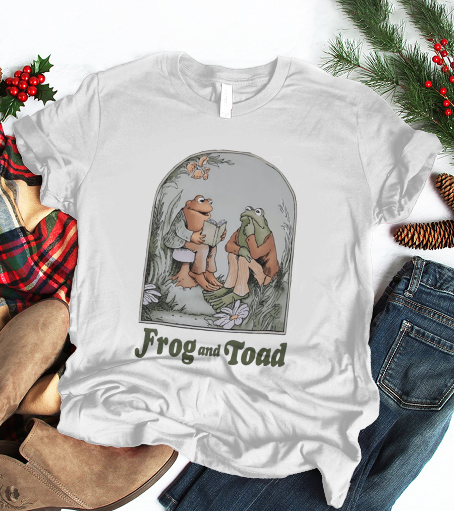 Frog And Toad Reading Together T-Shirt