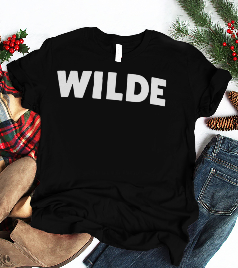 Wilde Carson Kvapil Hat T-Shirt