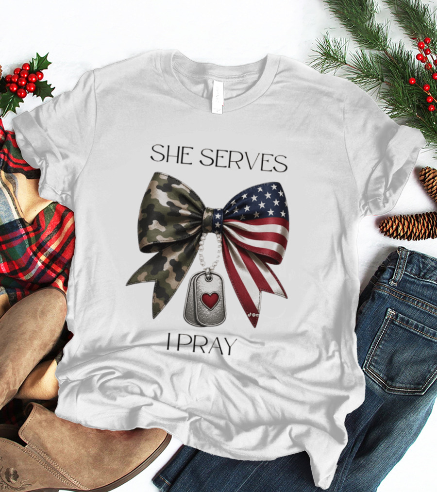 She Serves I Pray USA Flag Camo Bow Dog Tags T-Shirt