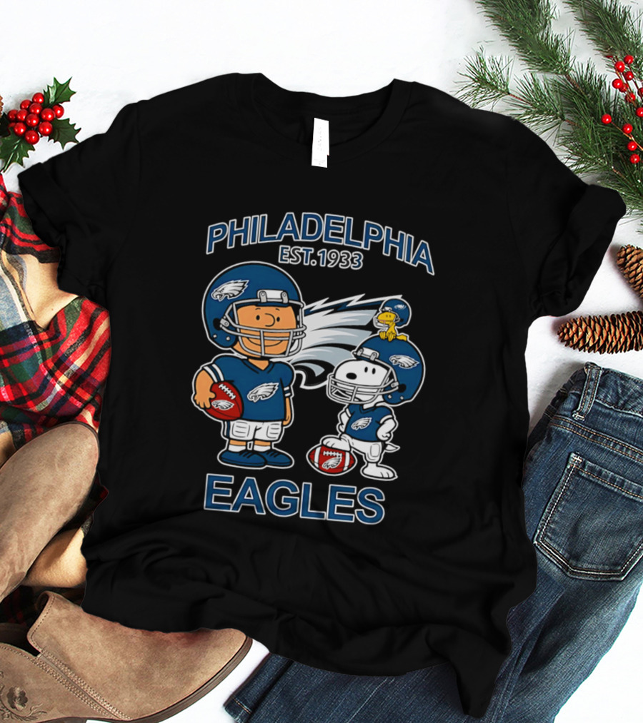Philadelphia Est 1933 Eagles Charlie Brown Snoopy Football Team T-Shirt