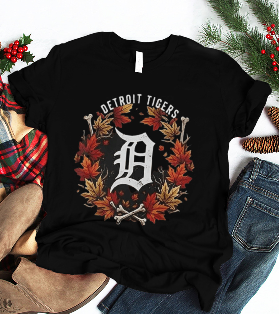 Detroit Tigers Maple Leaves Skull Crossed Bones Halloween Baseballs T-Shirt