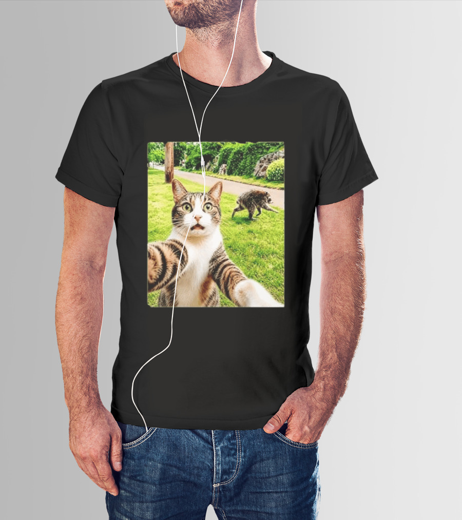 Shocked Face Tabby Cat Taking Selfie With Running Raccoon On Lawn Road T-Shirt