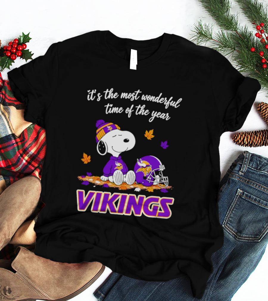 Minnesota Vikings It's The Most Wonderful Time Of The Year Snoopy Sitting Helmet Autumn Leaves T-Shirt