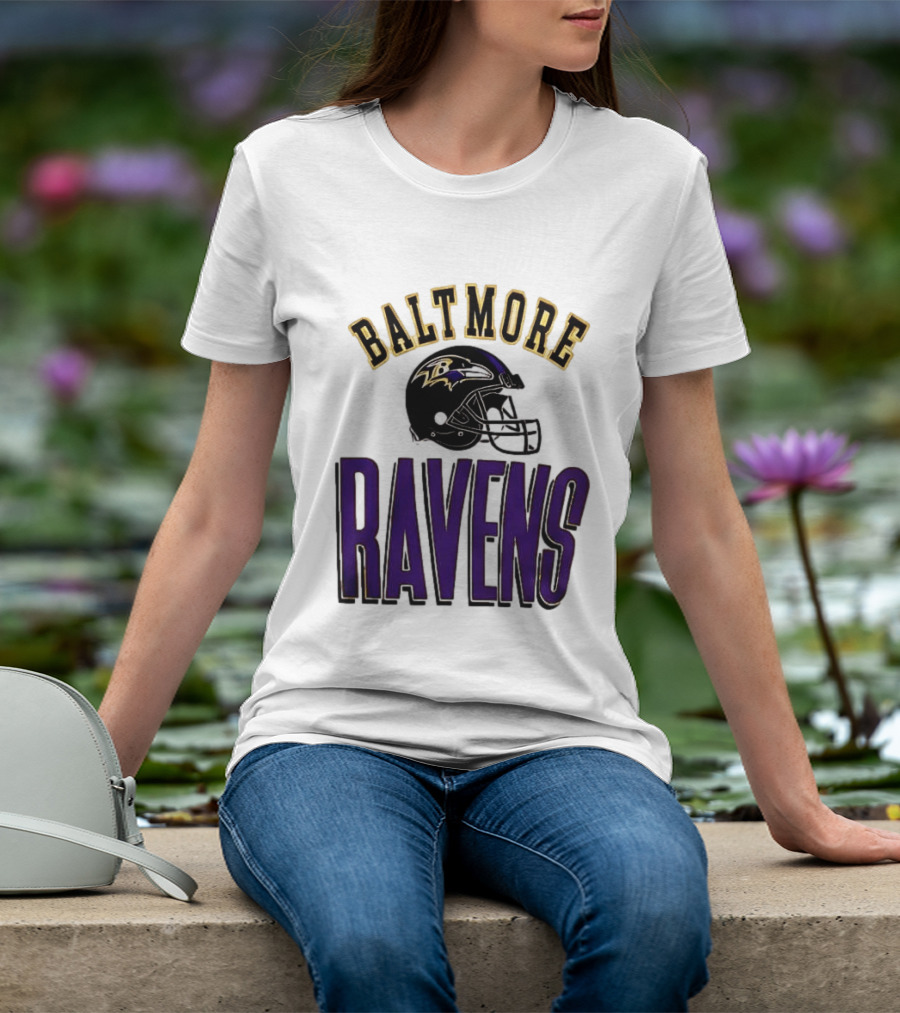 Baltimore Ravens Everyone Es Women's Sports Ravens Helmet T-Shirt