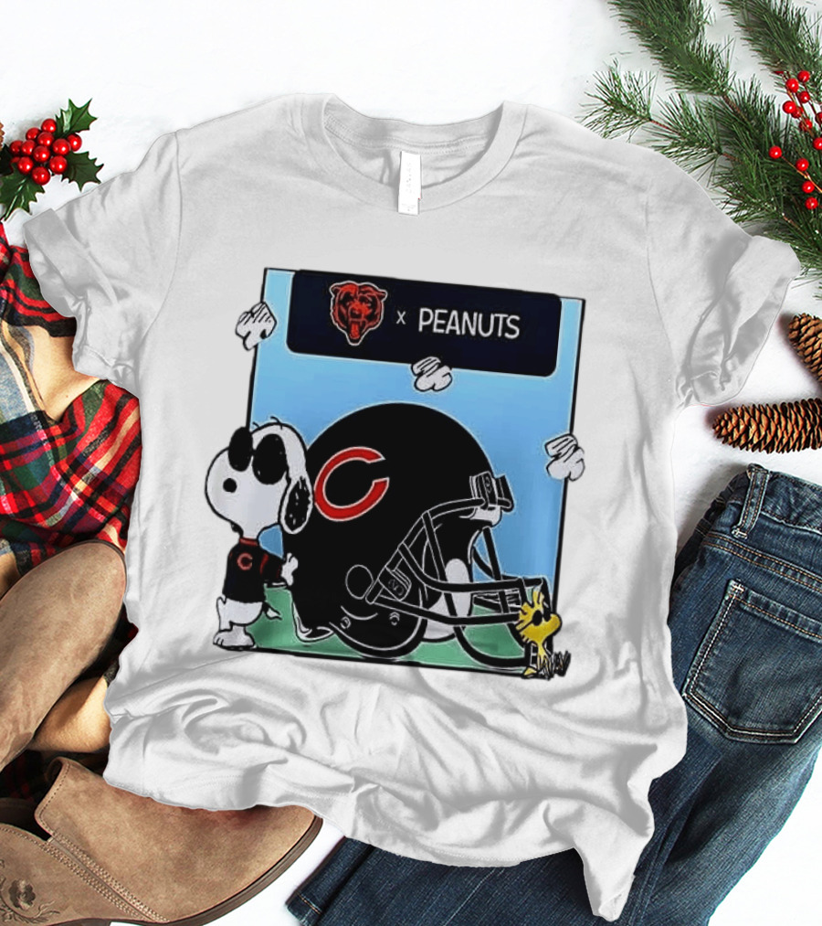 Chicago Bears X Peanuts Snoopy Woodstock Football Collaboration T-Shirt