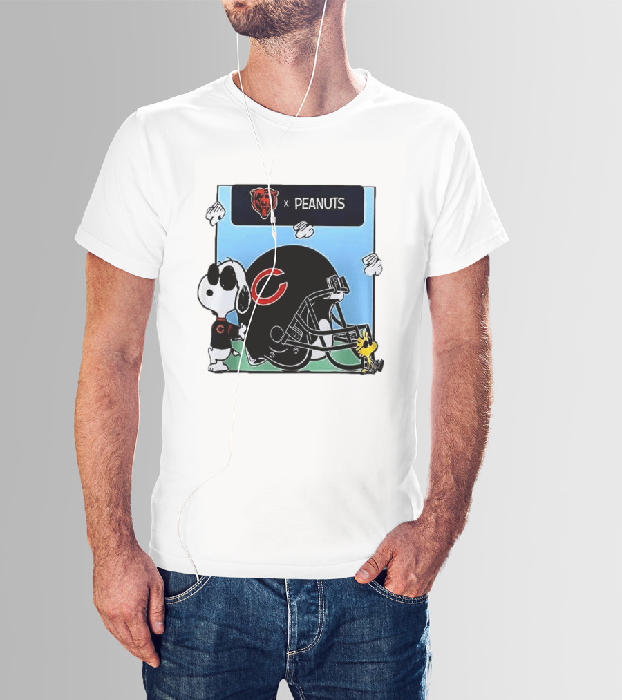 Chicago Bears X Peanuts Snoopy Woodstock Football Collaboration T-Shirt