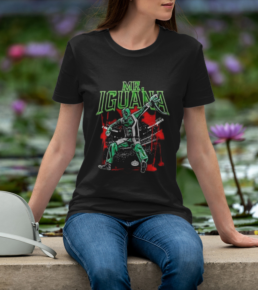 Mr Iguana Masked Wrestler With Lizard Puppet AAA Red Paint Splatter T-Shirt