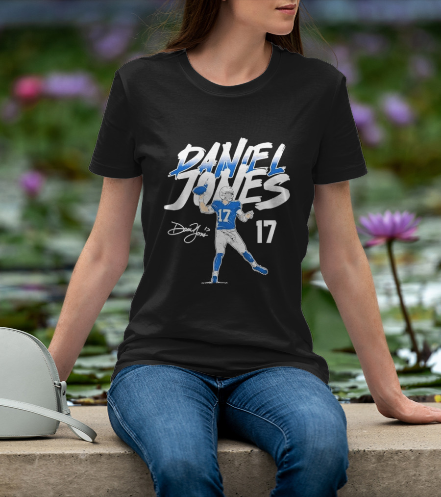 Daniel Jones 17 Quarterback Throwing Football Sketch Brushstroke T-Shirt