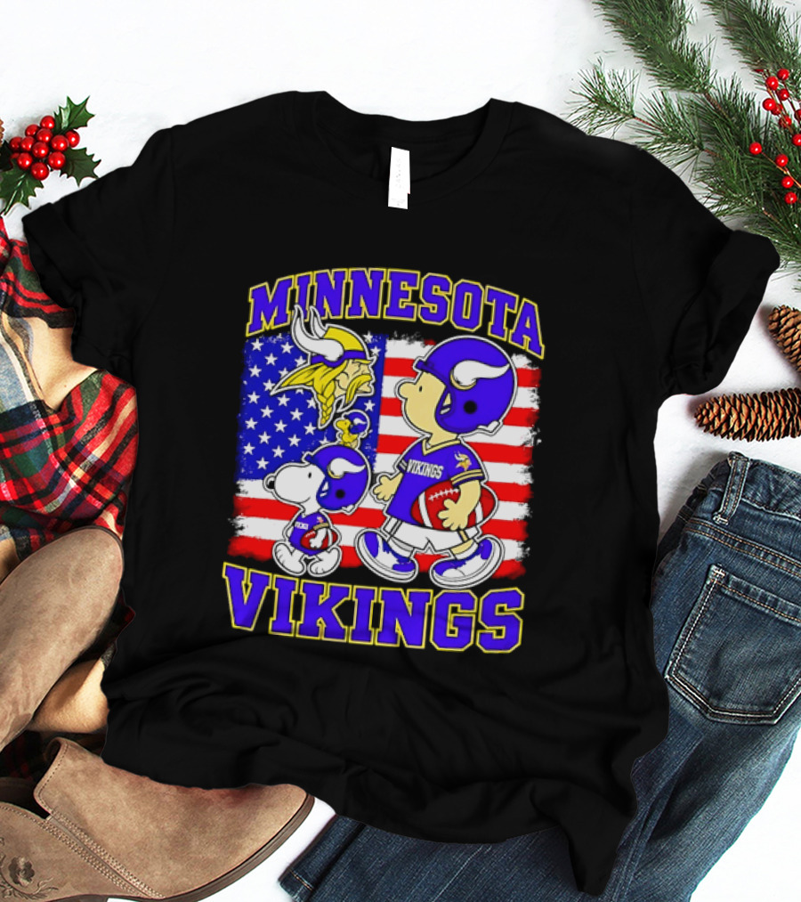 Minnesota Vikings Snoopy Woodstock American Flag Football 2026 T-Shirt
