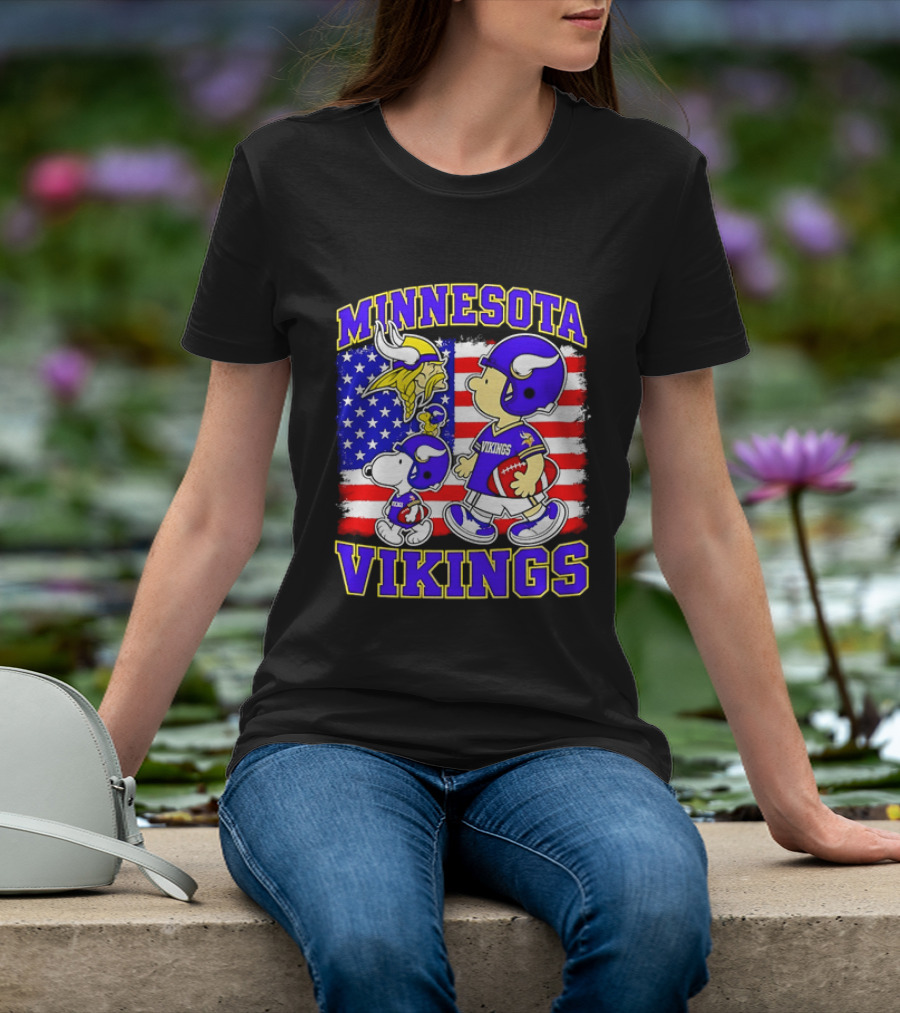 Minnesota Vikings Snoopy Woodstock American Flag Football 2026 T-Shirt
