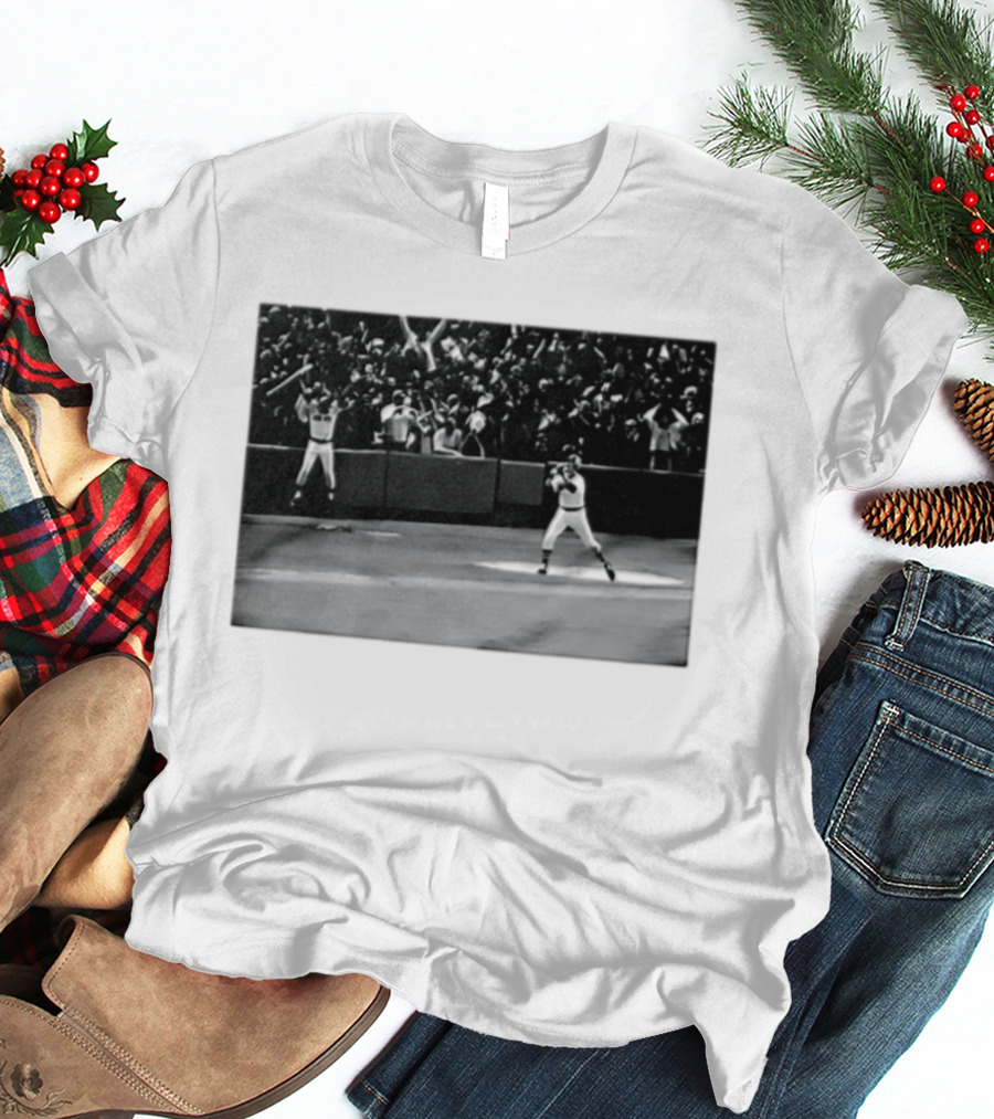 Carlton Fisk No 27 Boston Red Sox Baseball Iconic Home Run Moment T-Shirt