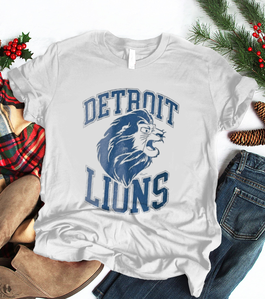 Detroit Lions Distressed Roaring Lion Head Varsity T-Shirt