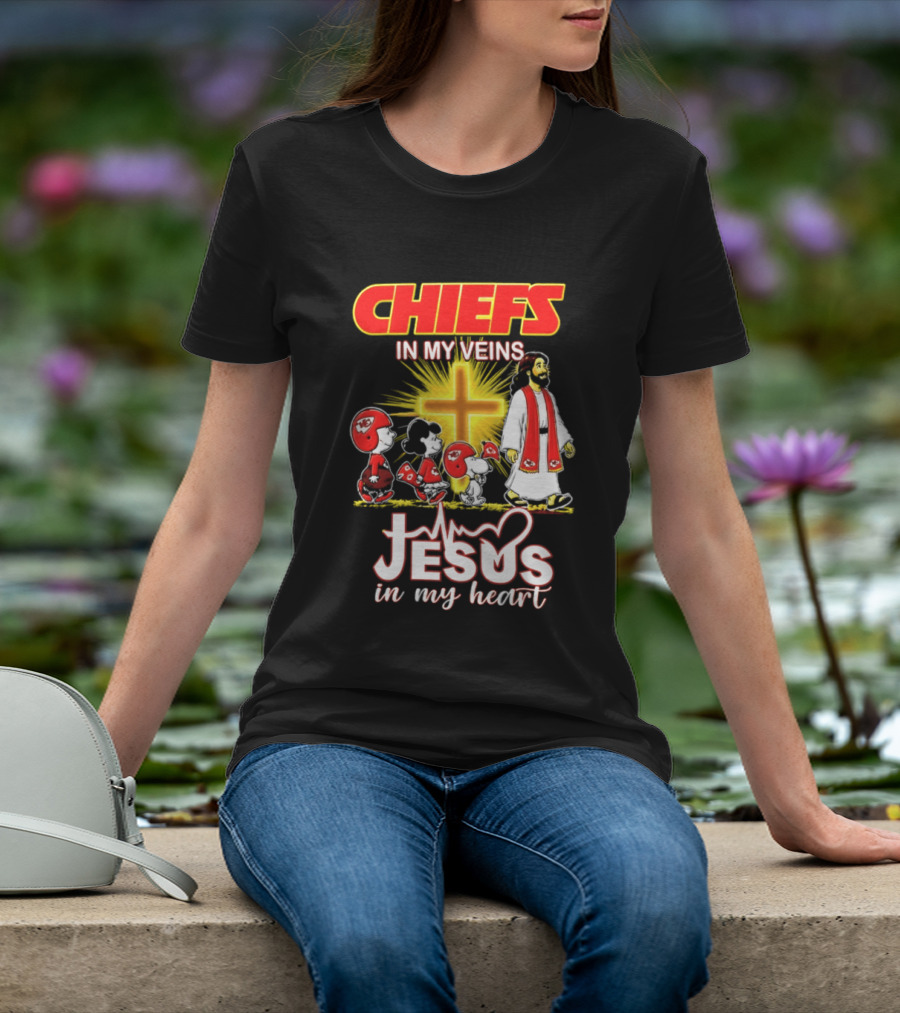 Chiefs In My Veins Jesus In My Heart Snoopy And Charlie Football T-Shirt