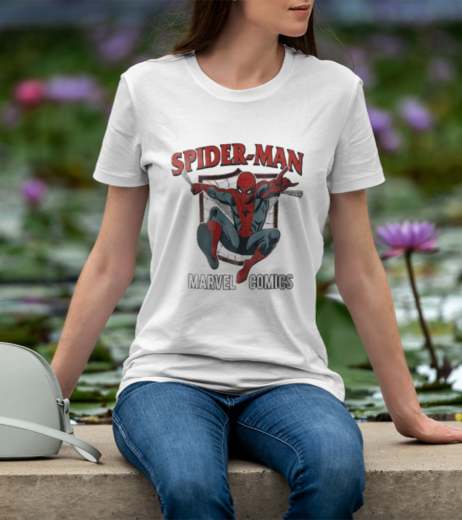 Spider Man Marvel Comics Crouching Web Shield Pose T-Shirt