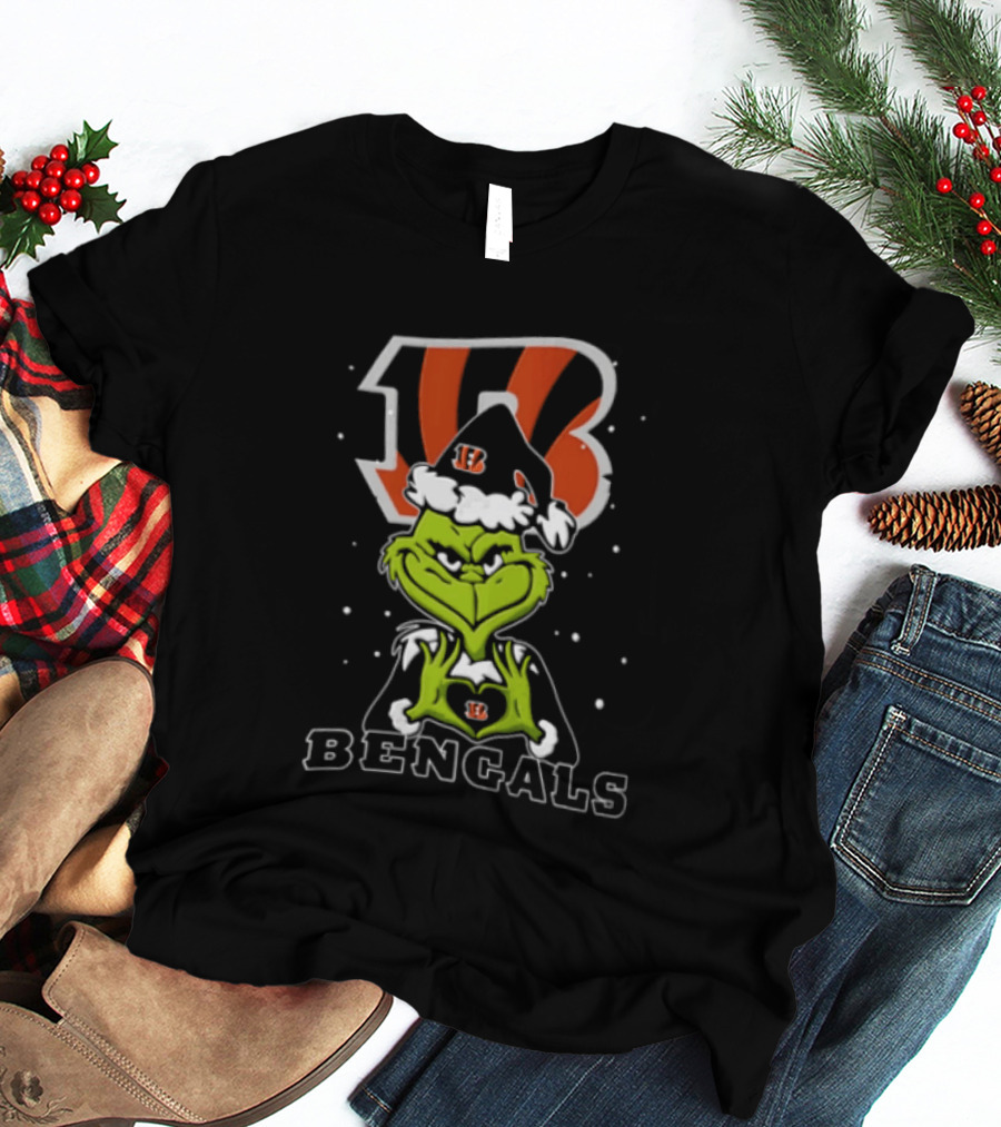 Cincinnati Bengals Grinch Making Heart Hands Christmas T-Shirt