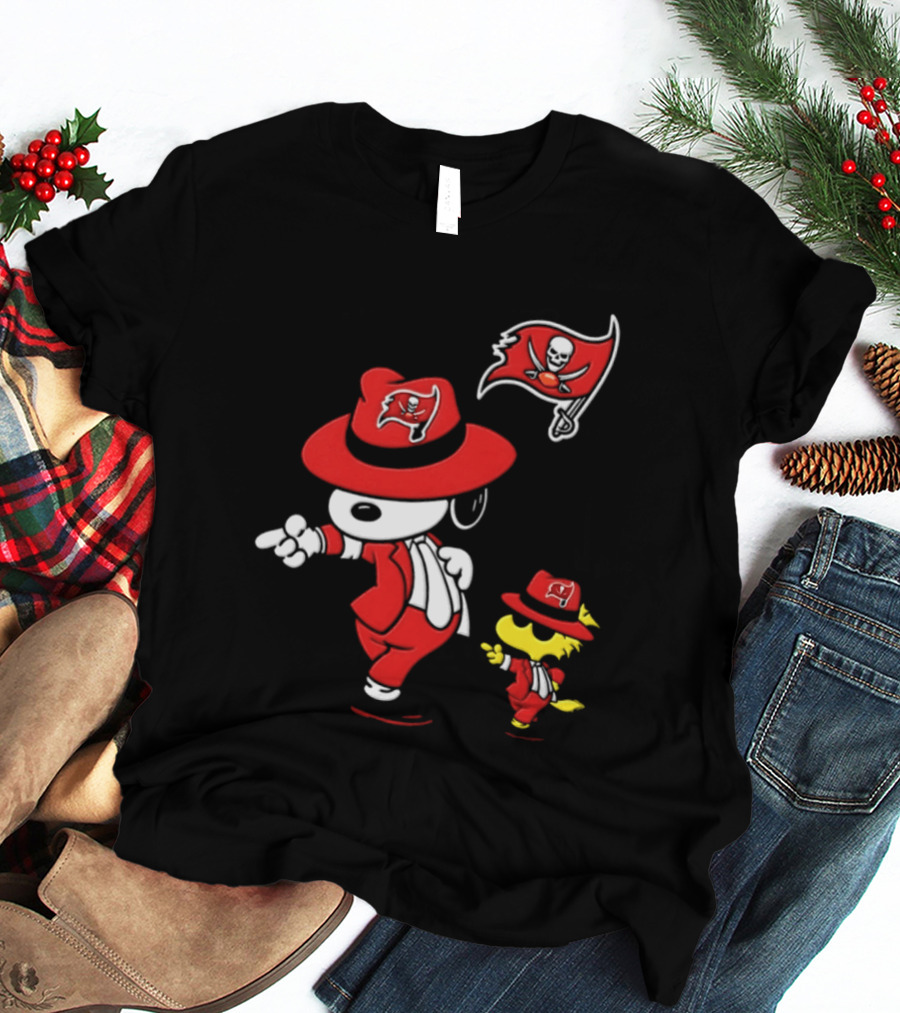 Snoopy Woodstock Tampa Bay Buccaneers Pirate Flag Dance T-Shirt