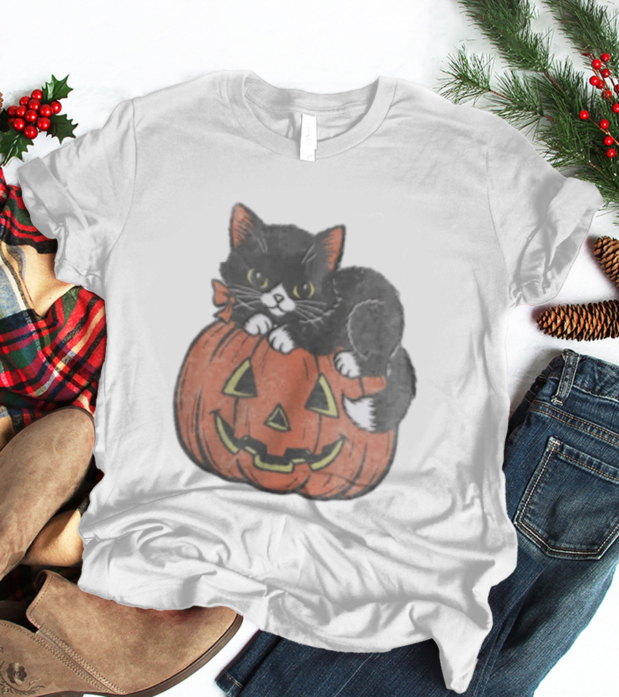 The Pumpkin Cat Halloween Black Cat On Jack O' Lantern T-Shirt
