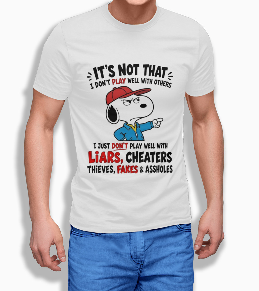 Snoopy It's Not That I Don't Play Well With Others I Just Don't Play Well With Liars Cheaters Thieves Fakes T-Shirt