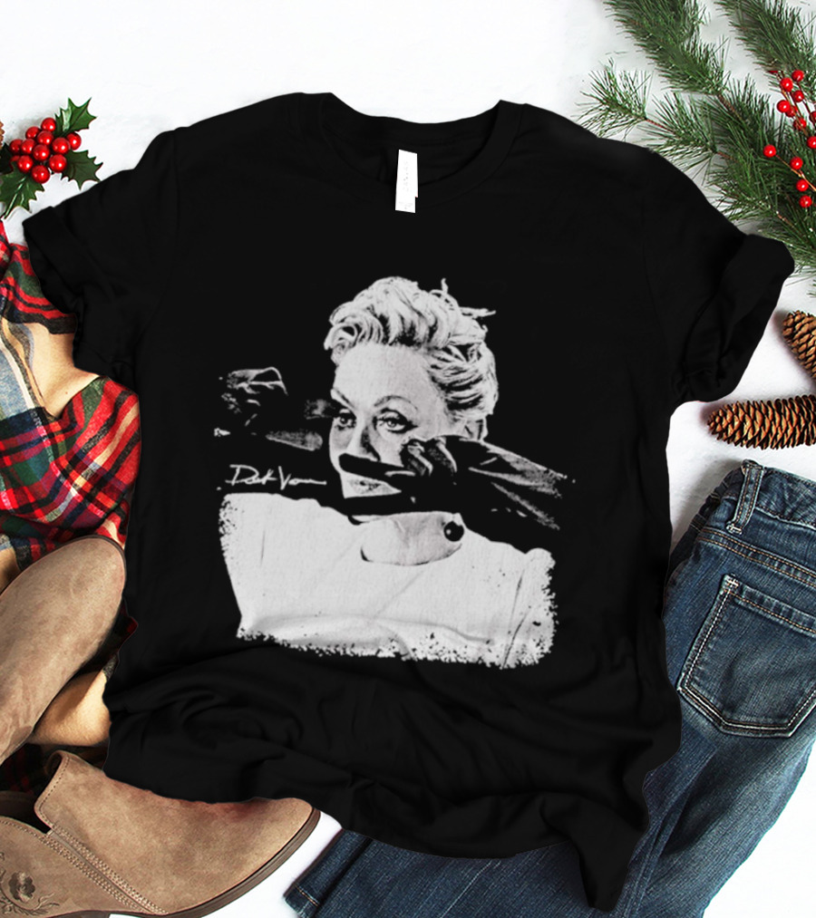 Deborah Vance Hacks TV Show Makeup Scene T-Shirt
