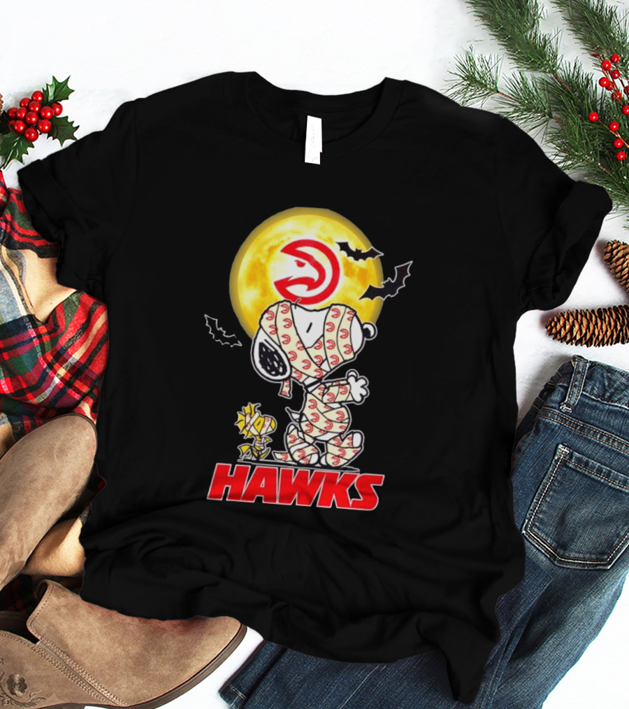 Atlanta Hawks Snoopy Woodstock Mummy Halloween Moon Bats T-Shirt