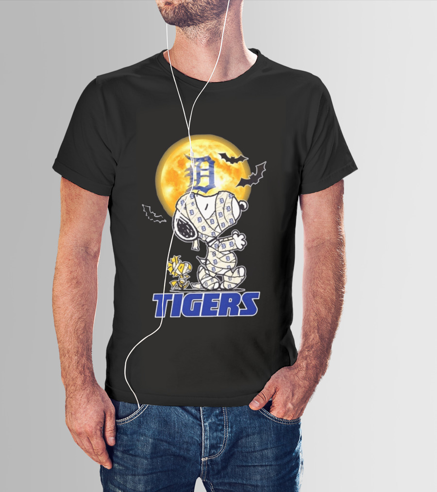 Detroit Tigers Snoopy Woodstock Mummy Halloween Moon Bats T-Shirt