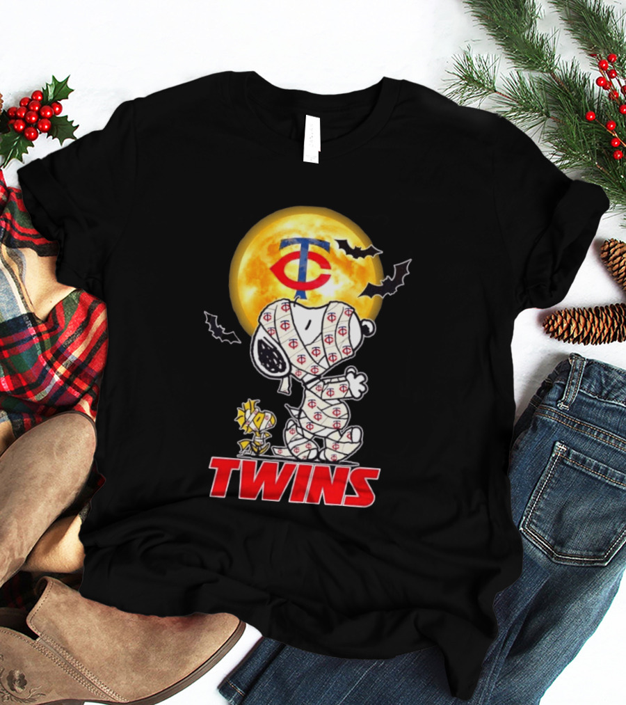 Minnesota Twins Snoopy Woodstock Mummy Halloween Moon Bats T-Shirt