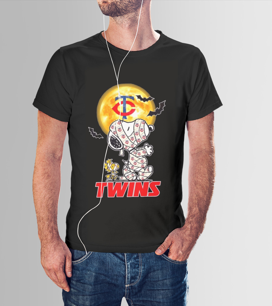 Minnesota Twins Snoopy Woodstock Mummy Halloween Moon Bats T-Shirt