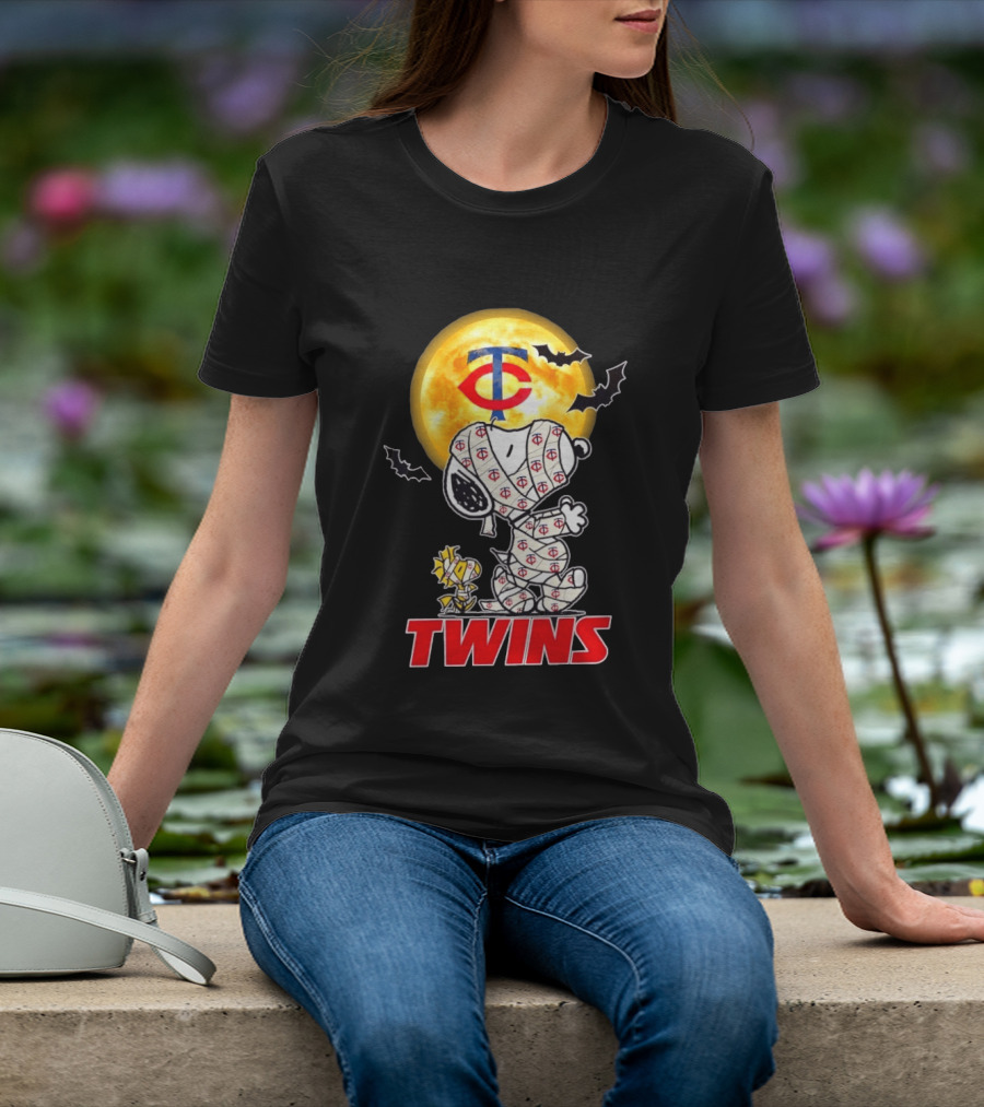Minnesota Twins Snoopy Woodstock Mummy Halloween Moon Bats T-Shirt
