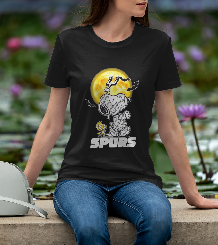 San Antonio Spurs Snoopy Woodstock Halloween Mummy Cosplay T-Shirt