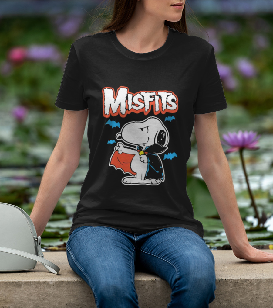 Misfits Snoopy Vampire Halloween Blue Bats Cloak T-Shirt