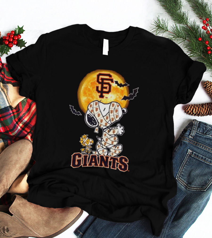 San Francisco Giants Snoopy Woodstock Mummy Halloween Moon T-Shirt