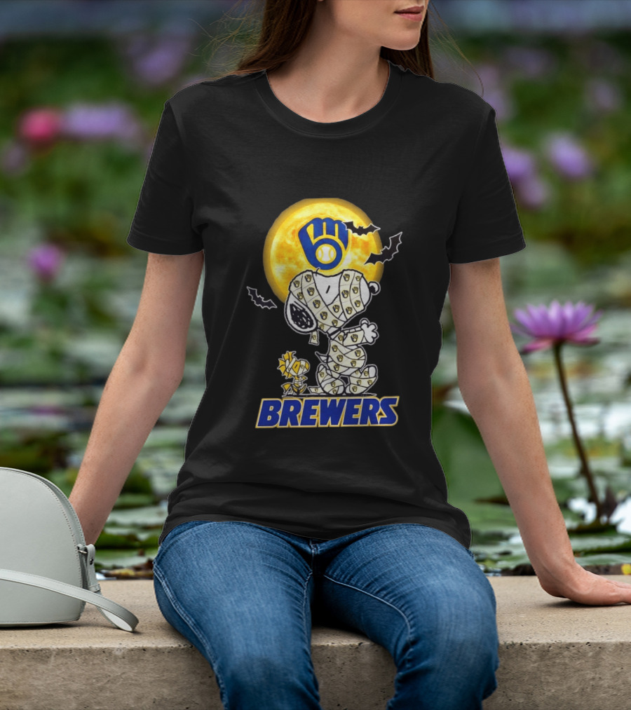 Milwaukee Brewers Snoopy Woodstock Mummy Halloween Moon Bats T-Shirt