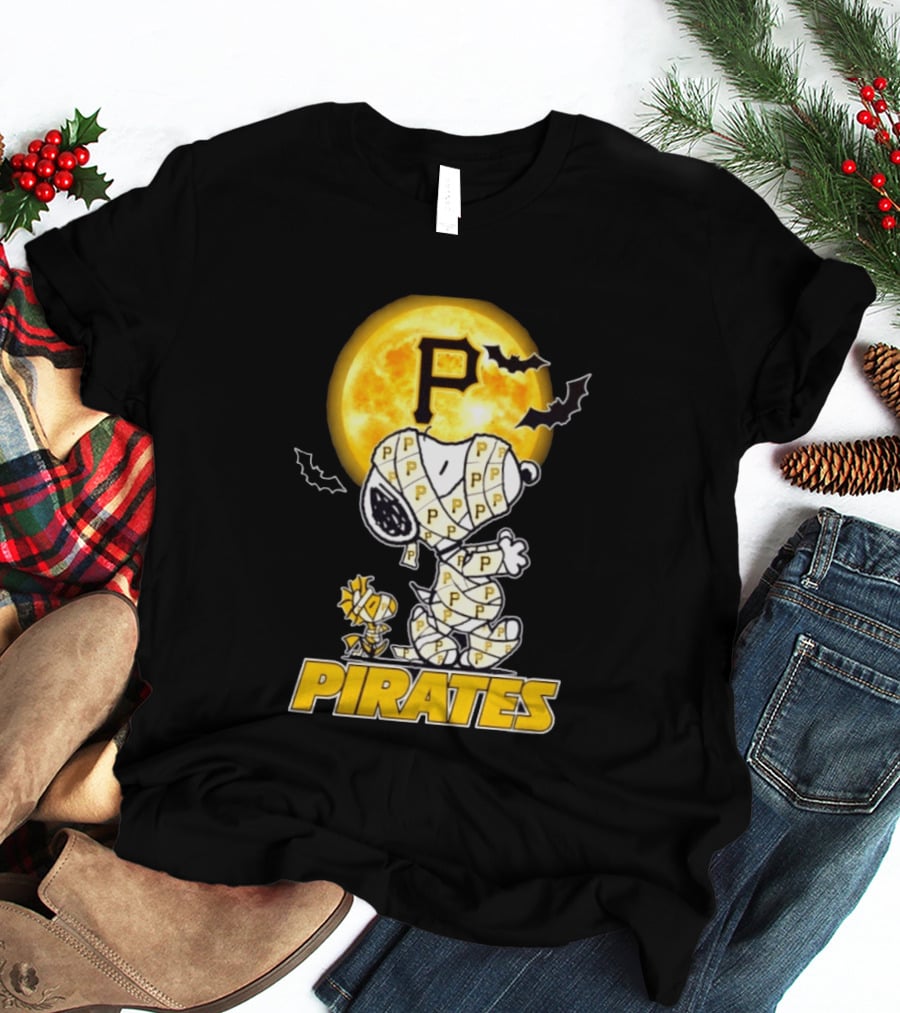 Pittsburgh Pirates Snoopy Woodstock Mummy Halloween Moon Bats T-Shirt