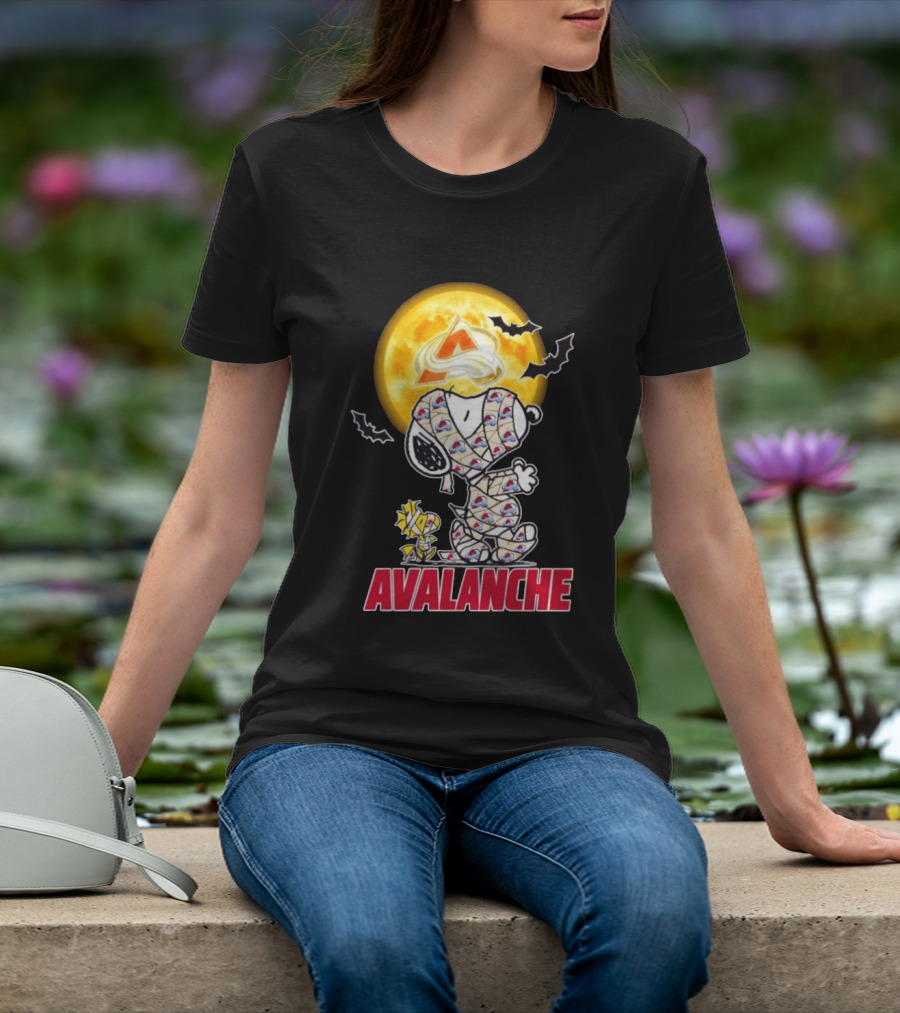 Colorado Avalanche Snoopy Woodstock Halloween Mummy Full Moon Bats T-Shirt