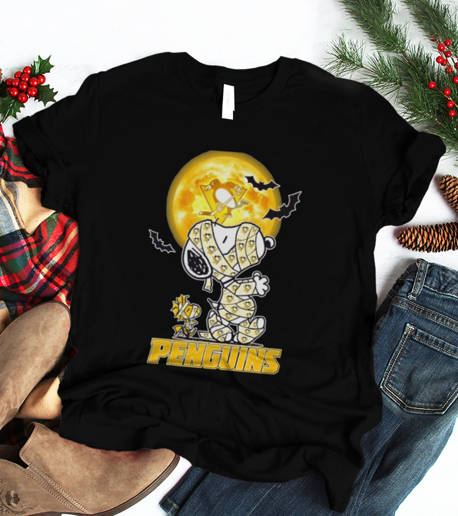 Pittsburgh Penguins Snoopy Woodstock Mummy Halloween Moon Bats T-Shirt