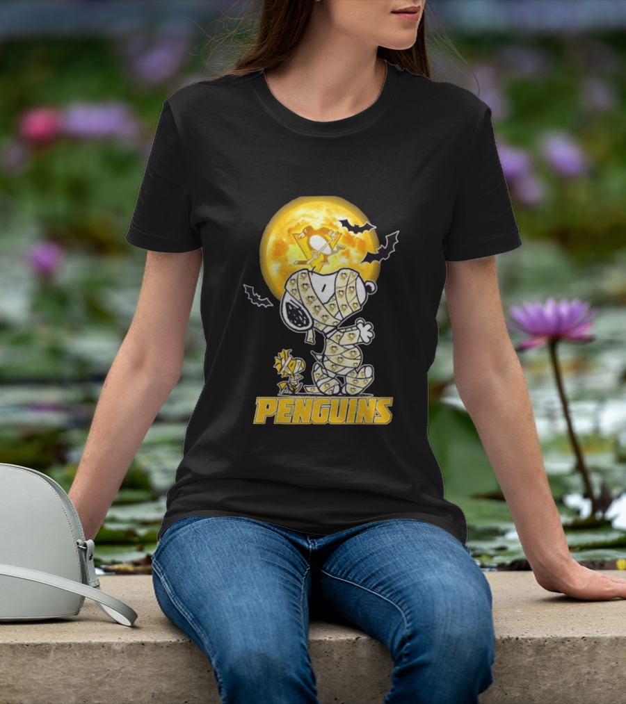 Pittsburgh Penguins Snoopy Woodstock Mummy Halloween Moon Bats T-Shirt