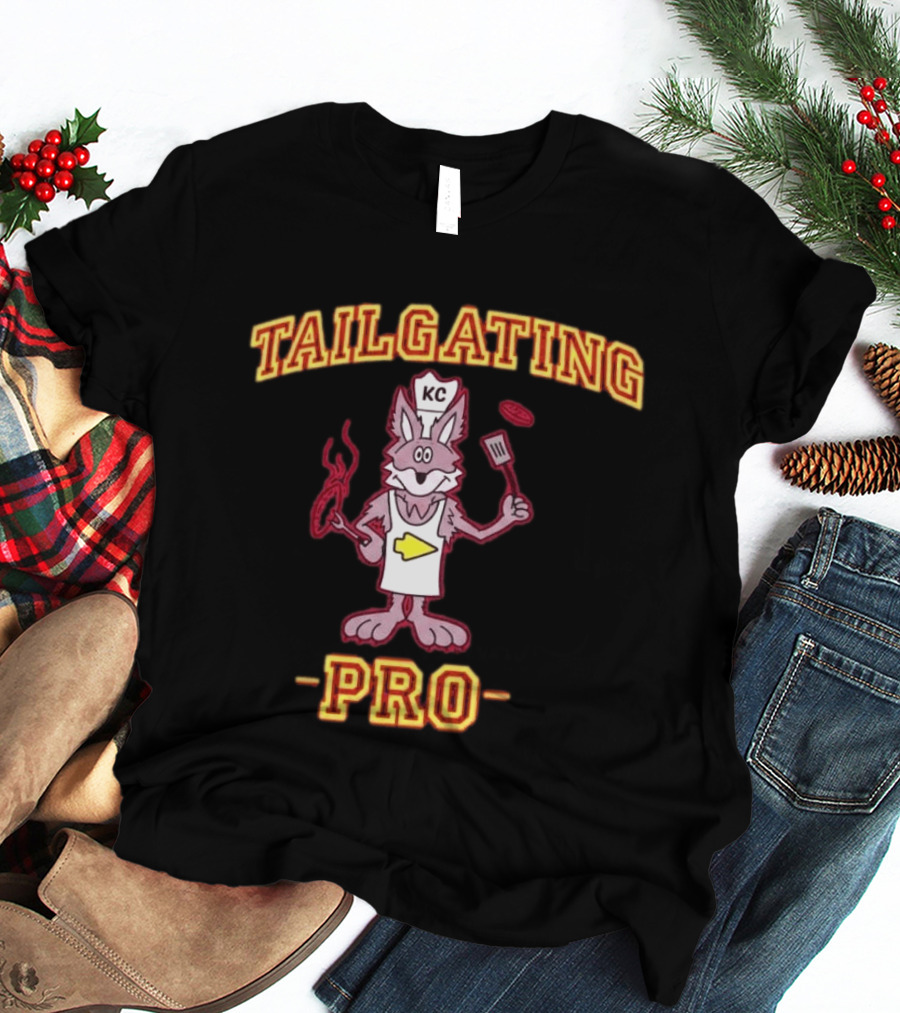Tailgating Pro KC Chiefs Kingdom BBQ Wolf Fan Gear T-Shirt