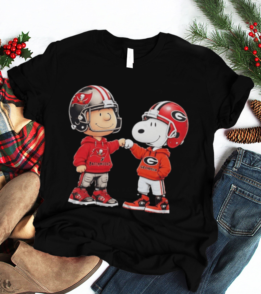 Charlie Brown Snoopy Tampa Bay Buccaneers Georgia Bulldogs Fist Bump T-Shirt
