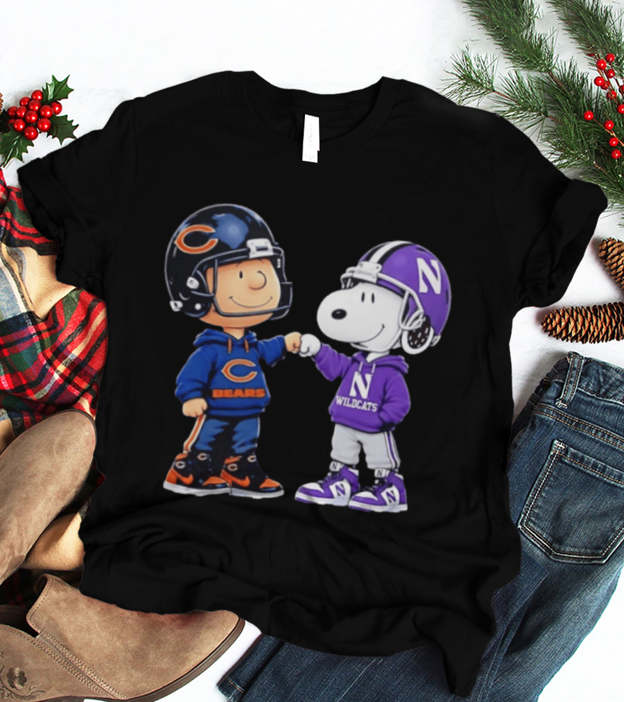 Peanuts Collaboration Chicago Bears Northwestern Wildcats Fist Bump Charlie Brown Snoopy Football Fans T-Shirt
