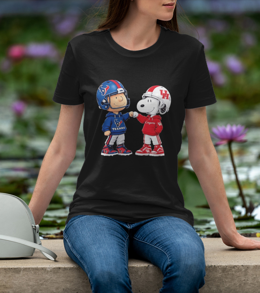 Peanuts Snoopy And Charlie Brown Houston Texans Vs Houston Cougars Fan Gear T-Shirt