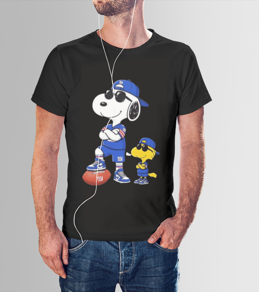 Snoopy And Woodstock In New York Giants Team T-Shirt