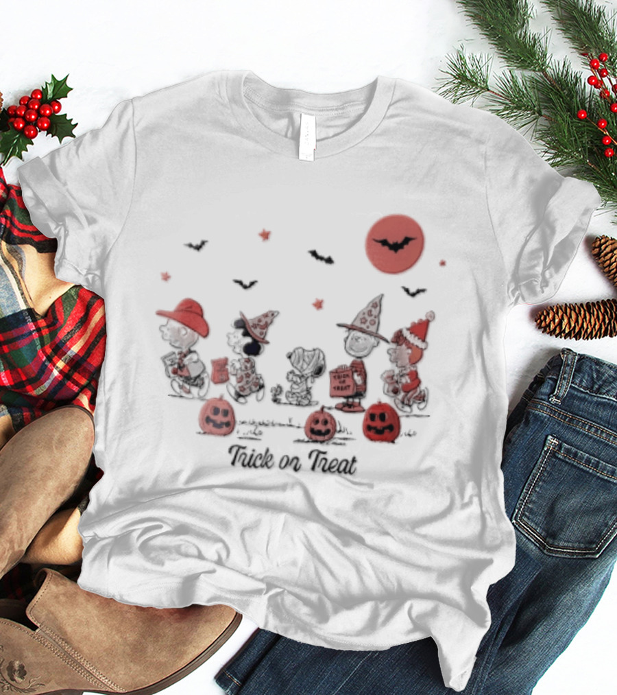 Peanuts Halloween Trick Or Treat Costumes With Pumpkins And Moon T-Shirt