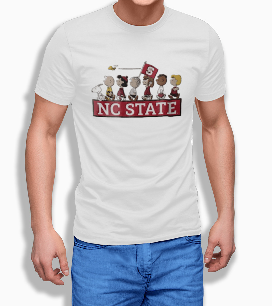 NC State University Peanuts Characters Walking With Flag 2006 Snoopy Woodstock Charlie Brown Lucy Linus Peppermint Patty Franklin T-Shirt