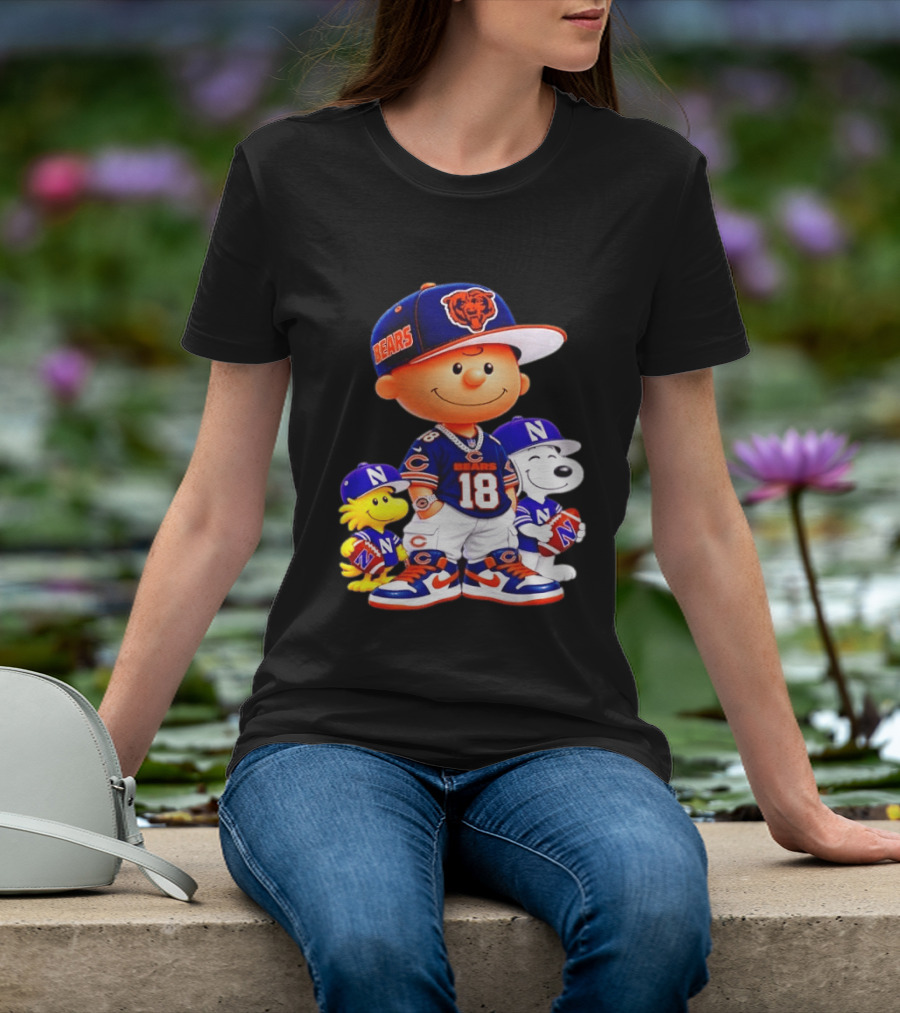 Charlie Brown And Snoopy Chicago Bears 18 With Woodstock In Football Gear T-Shirt