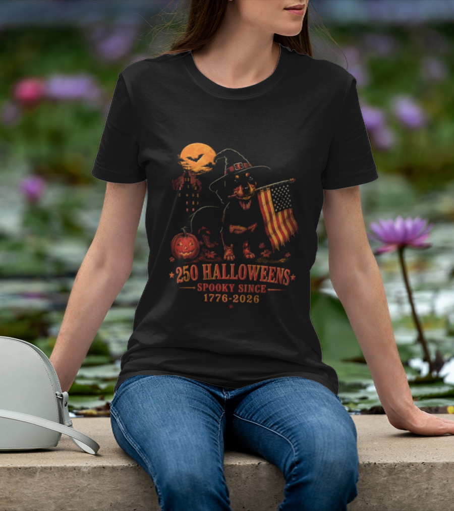 250 Halloweens Spooky Since 1776 2026 Dachshund Dog Lover T-Shirt